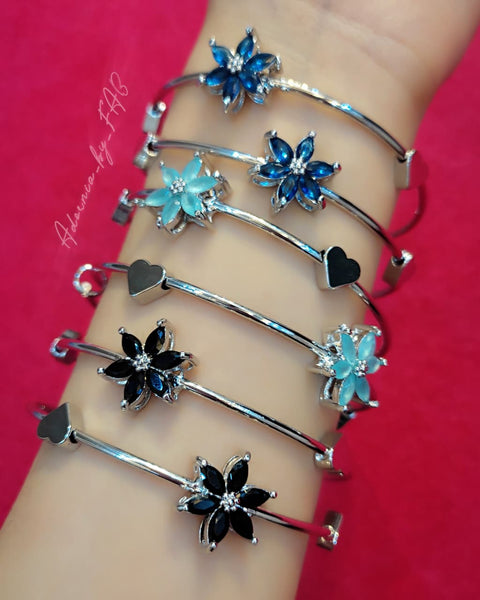 Zircon Adjustable Hand Cuffs