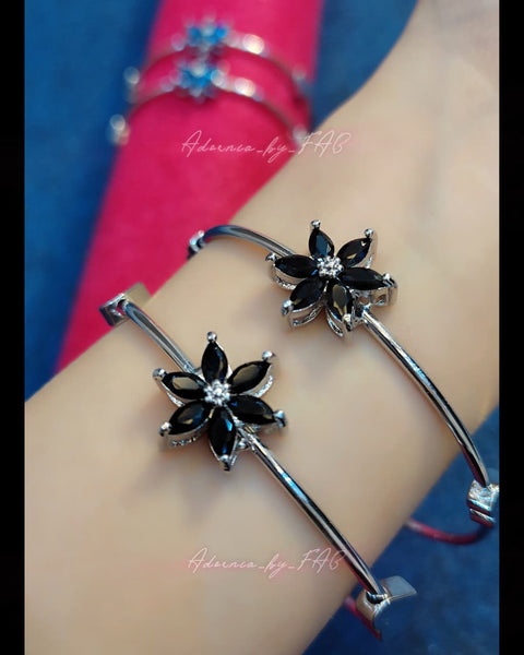 Zircon Adjustable Hand Cuffs